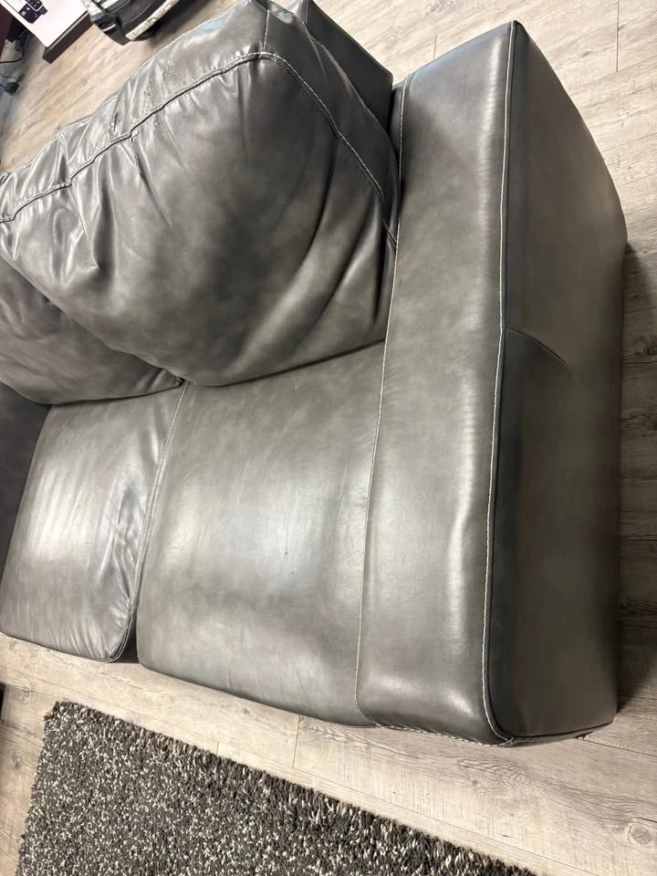 2 Matching Leather Loveseats | Modern | Excellent Condition - photo 2