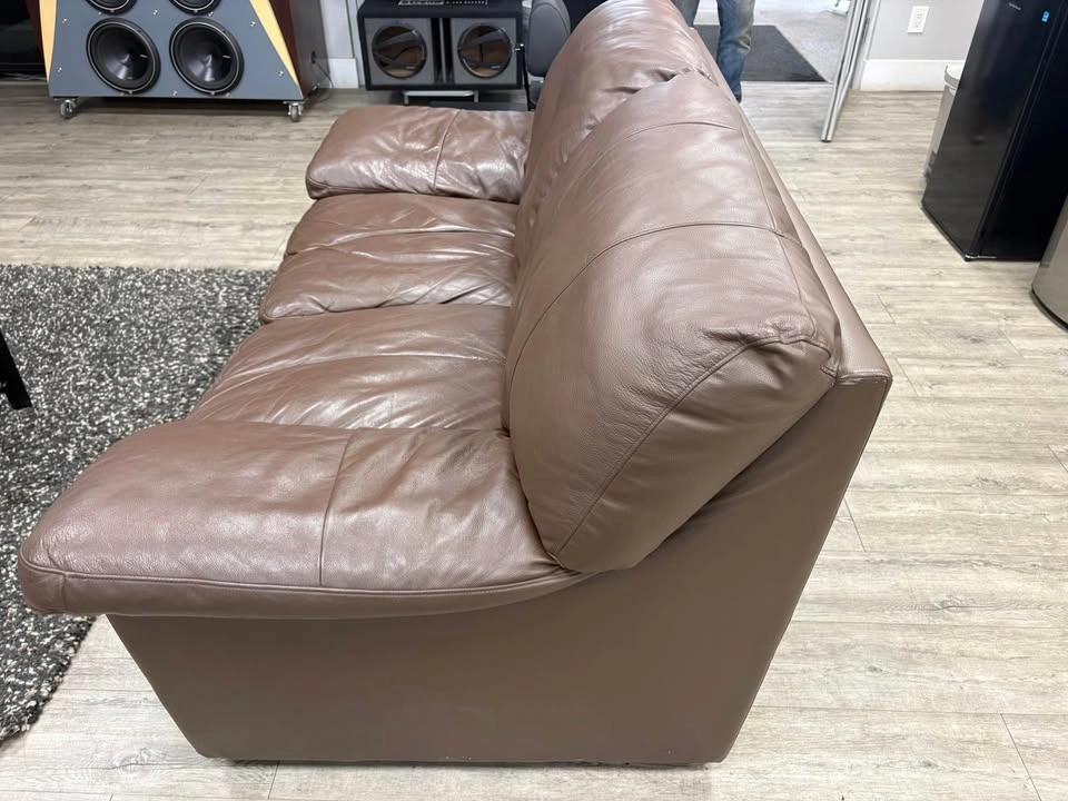 2 Matching Leather Loveseats | Modern | Excellent Condition - photo 5