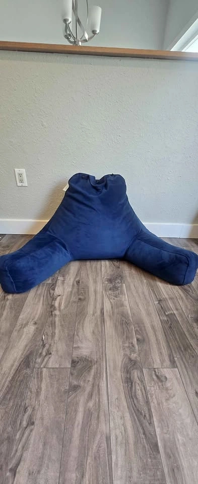 Study Buddy Reading Pillow – 40" × 28"