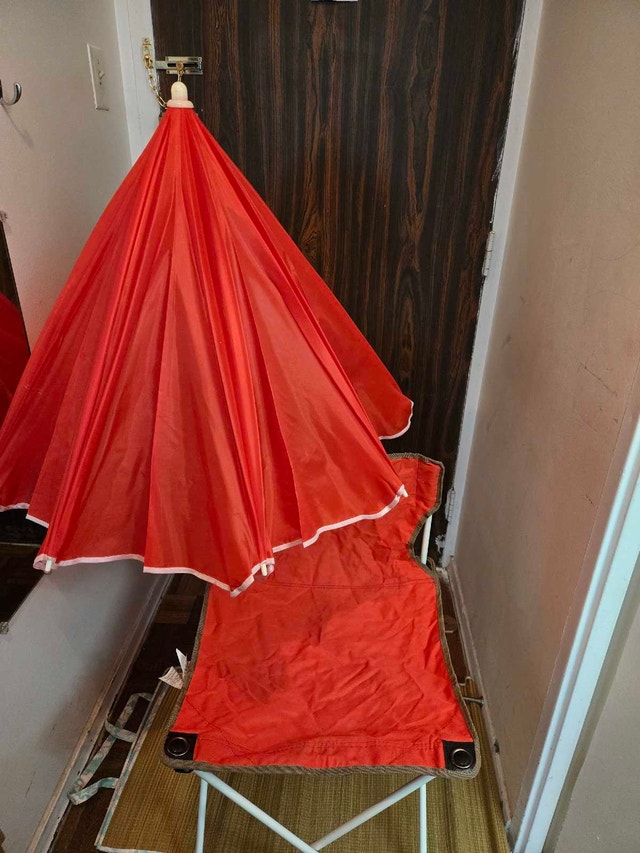 Portable Folding Beach Chair with Umbrella - photo 2
