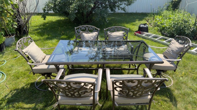 Hampton Bay Broadview 7-Piece 6-Seat Steel-Frame Outdoor Dining