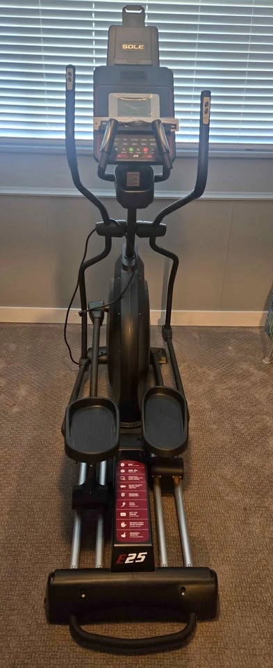 Sole E25 Elliptical Trainer – Like New Condition
