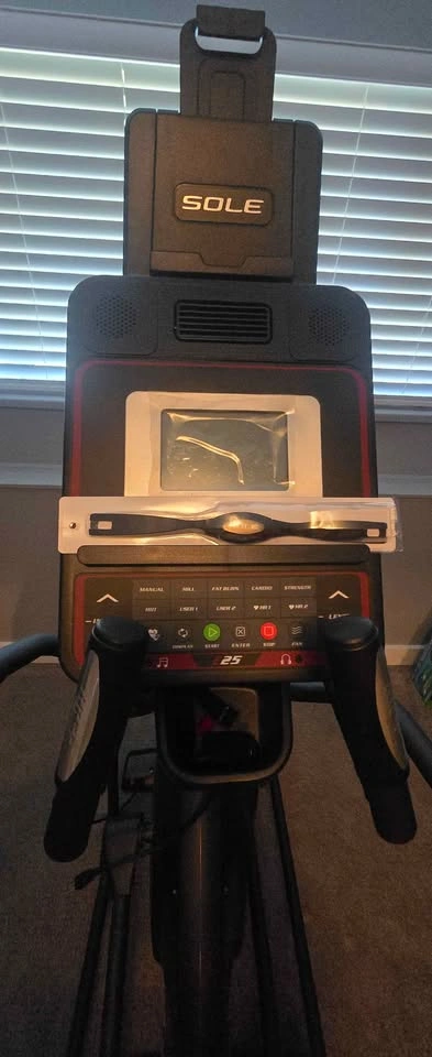 Sole E25 Elliptical Trainer – Like New Condition - photo 3