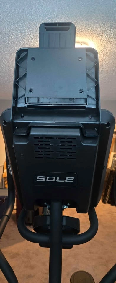 Sole E25 Elliptical Trainer – Like New Condition - photo 5