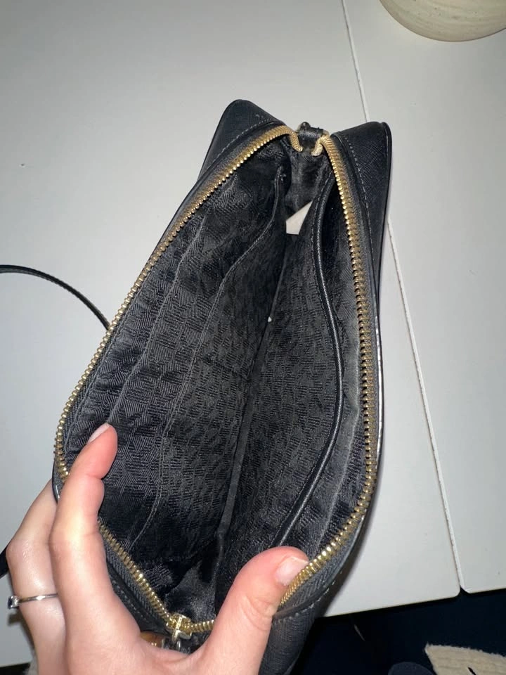 Jet Set Large Saffiano Leather Crossbody Bag - photo 4