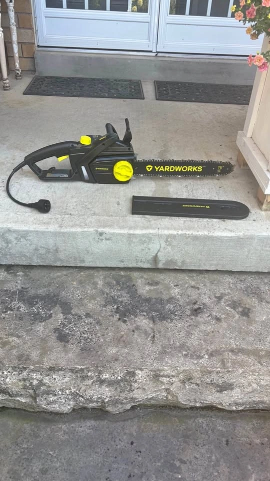 Yardworks 14A Corded Electric Chainsaw, 16-in