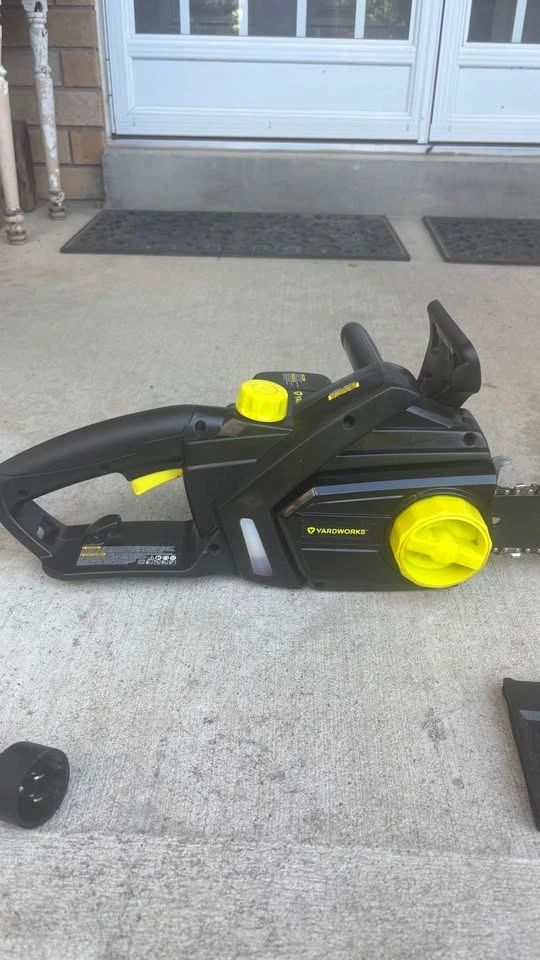 Yardworks 14A Corded Electric Chainsaw, 16-in - photo 2