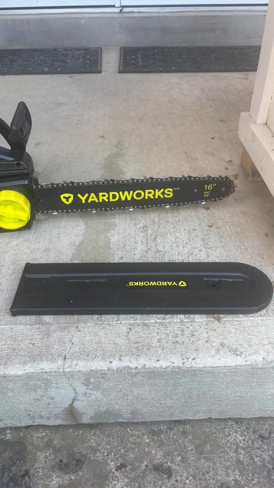 Yardworks 14A Corded Electric Chainsaw, 16-in - photo 3