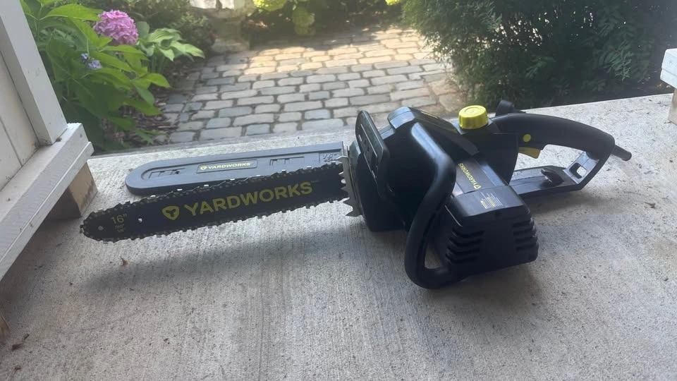 Yardworks 14A Corded Electric Chainsaw, 16-in - photo 4