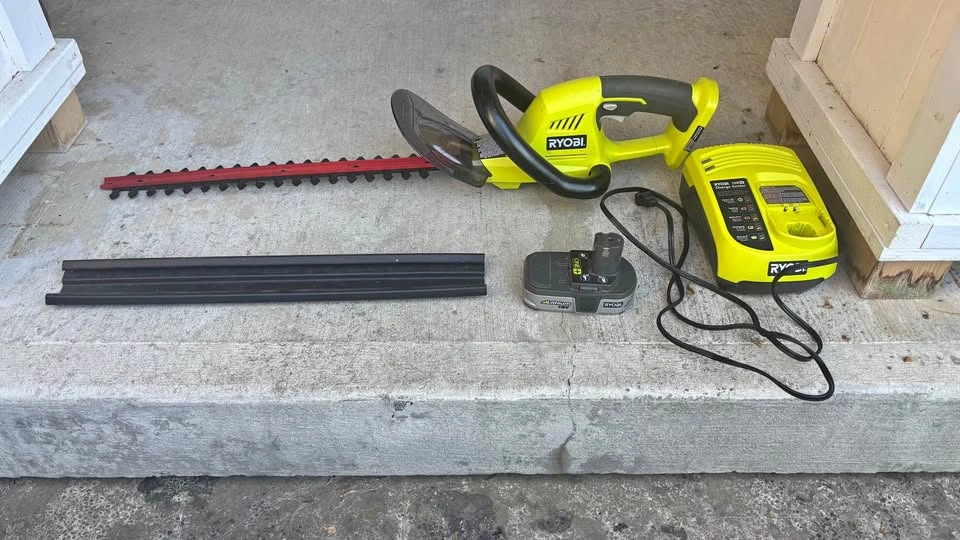 RYOBI 18V ONE+ 22-inch Cordless Electric Hedge Trimmer