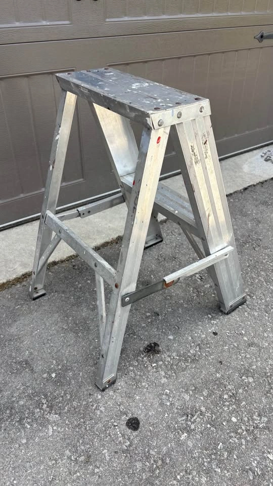 Two foot step ladder - photo 2