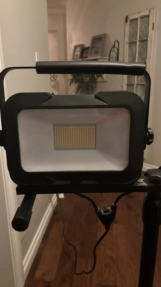 LED Tripod Work Lights - photo 3
