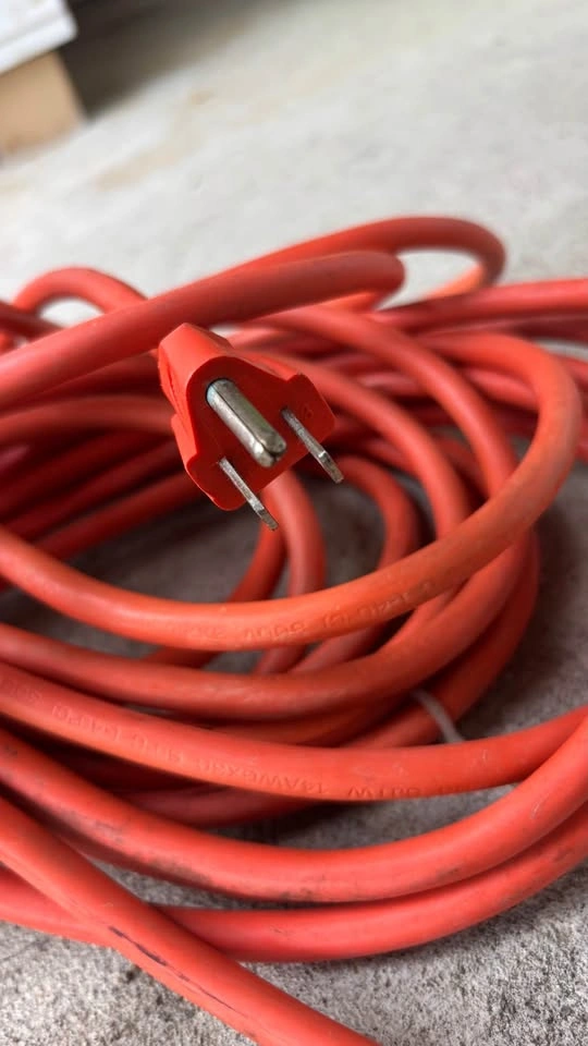 50 foot 14 gauge outdoor extension cord with tri outlet end - photo 4