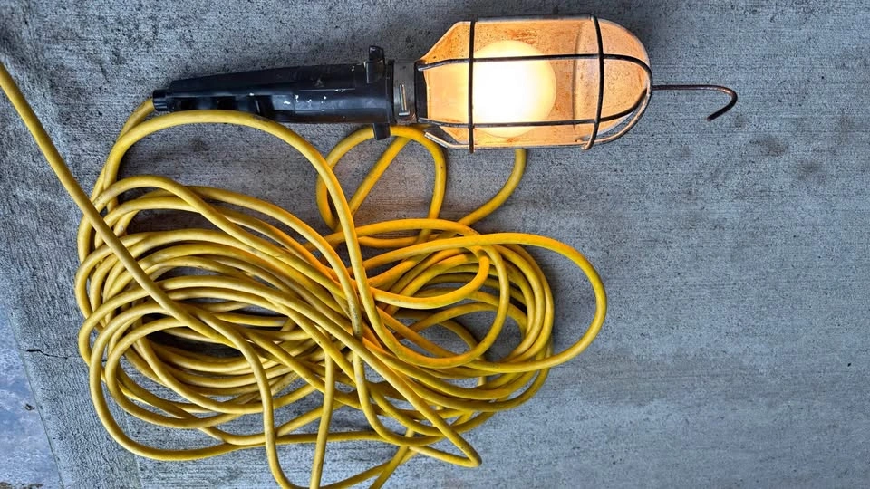 Trouble light on 50 ft cord