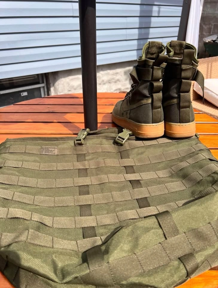 Nike Air Force 1 SF Olive Sz 10.5 with duffel bag - photo 2