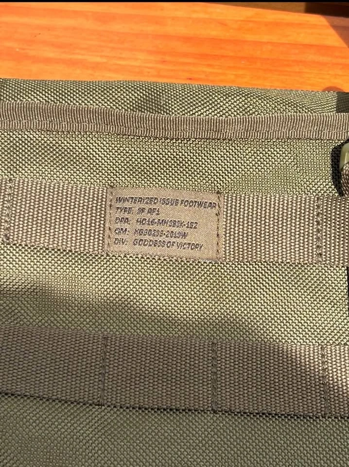 Nike Air Force 1 SF Olive Sz 10.5 with duffel bag - photo 3