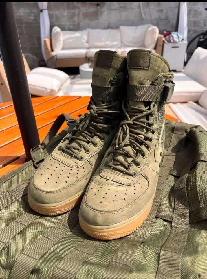 Nike Air Force 1 SF Olive Sz 10.5 with duffel bag - photo 4
