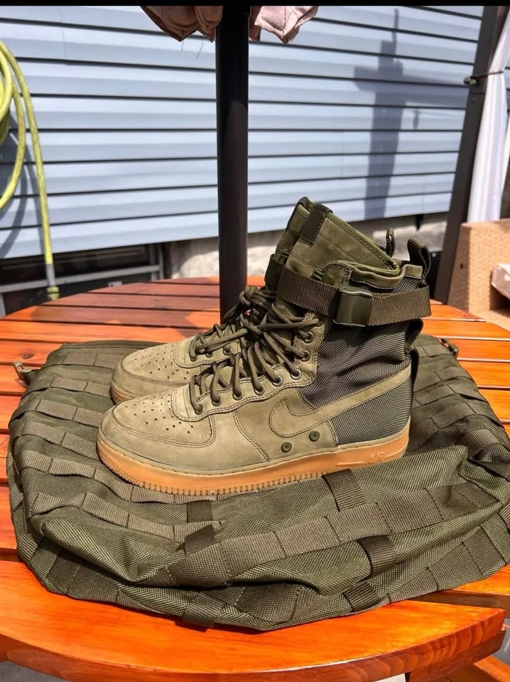 Nike Air Force 1 SF Olive Sz 10.5 with duffel bag - photo 5