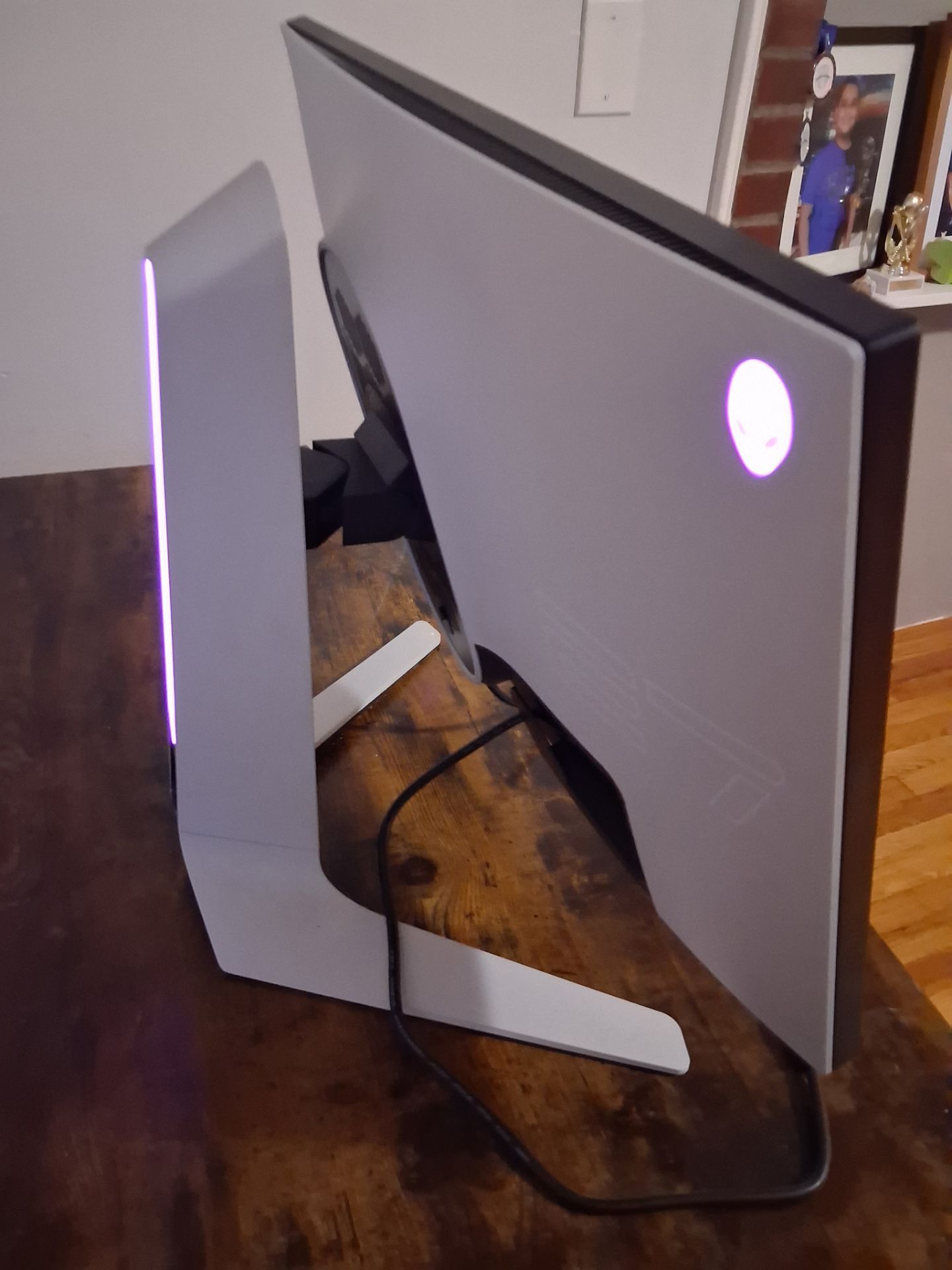 Broken Alienware 240hz monitor - photo 2
