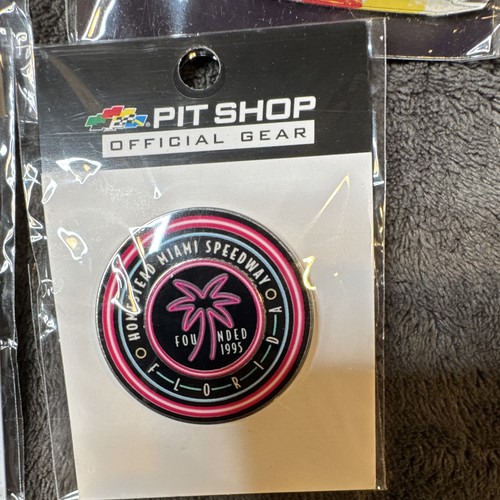 NASCAR Pit Shop Homestead-Miami Speedway 400 Pin Lot + Magnet - photo 3