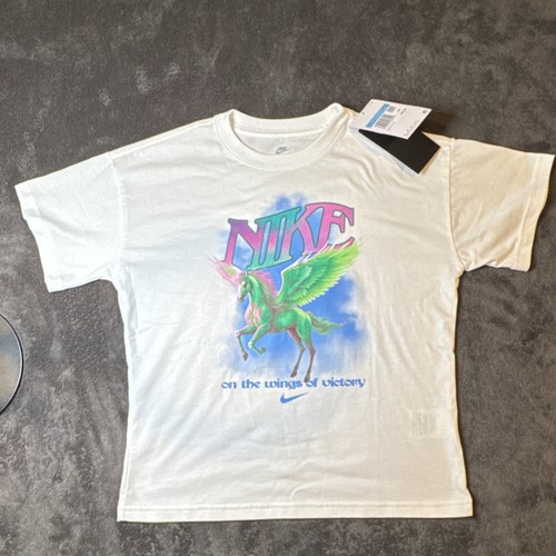 Nike Kids M White Loose Fit Graphic Pegasus Crew Neck T-Shirt
