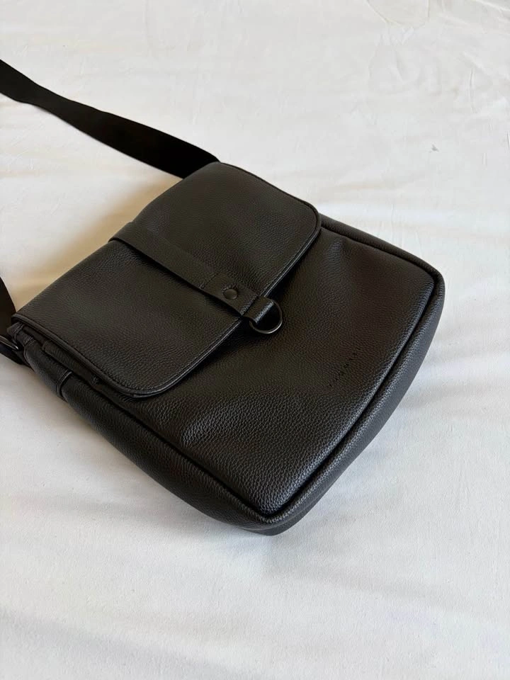 Black leather crossbody messenger bag - photo 2