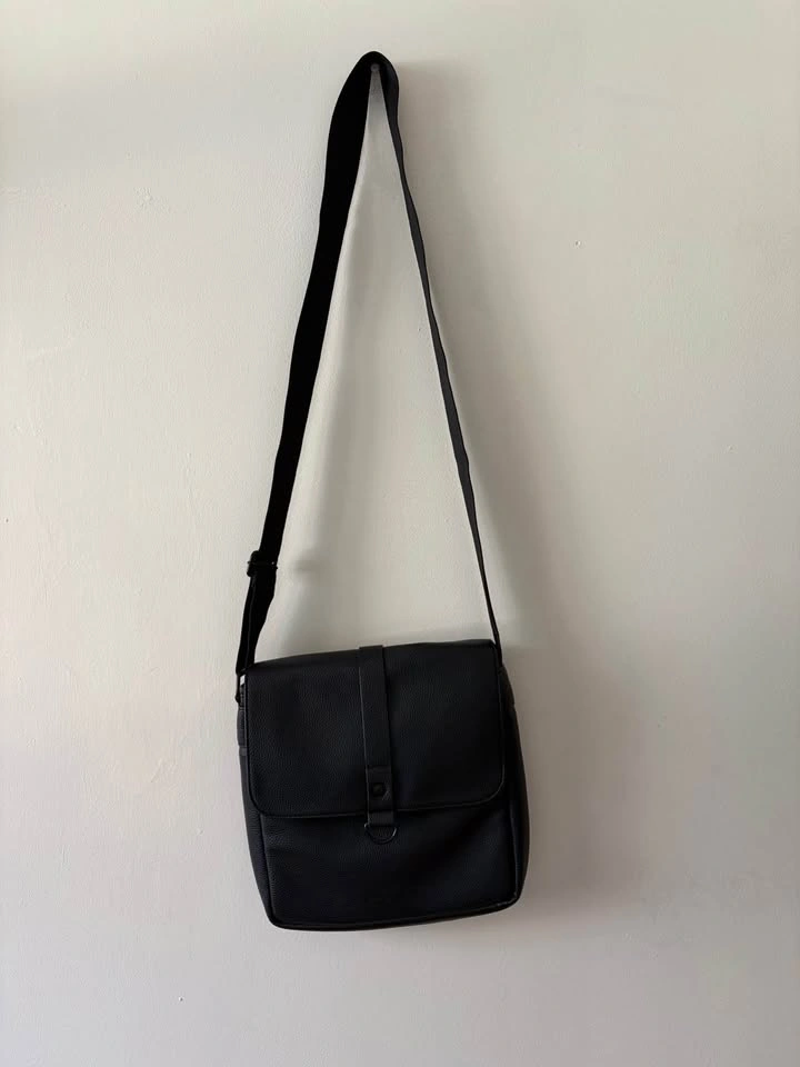 Black leather crossbody messenger bag - photo 3