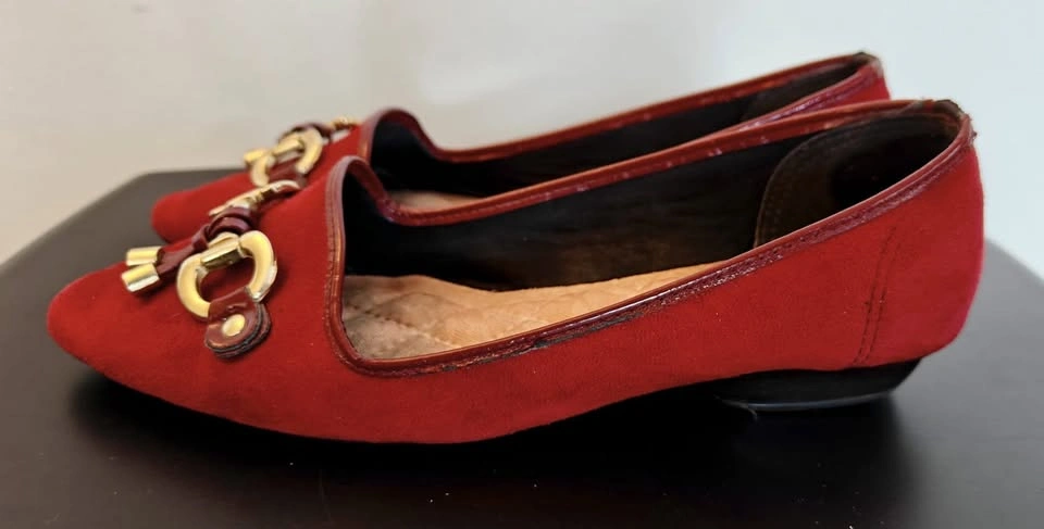 Moleca Red Suede Pointed-Toe Horsebit Flats – Size 5.5 - photo 2