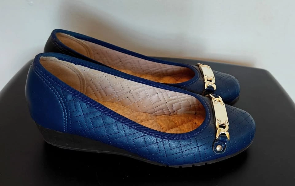 👠 Moleca Navy Blue Quilted Wedge Flats – Size 5.5 - photo 2