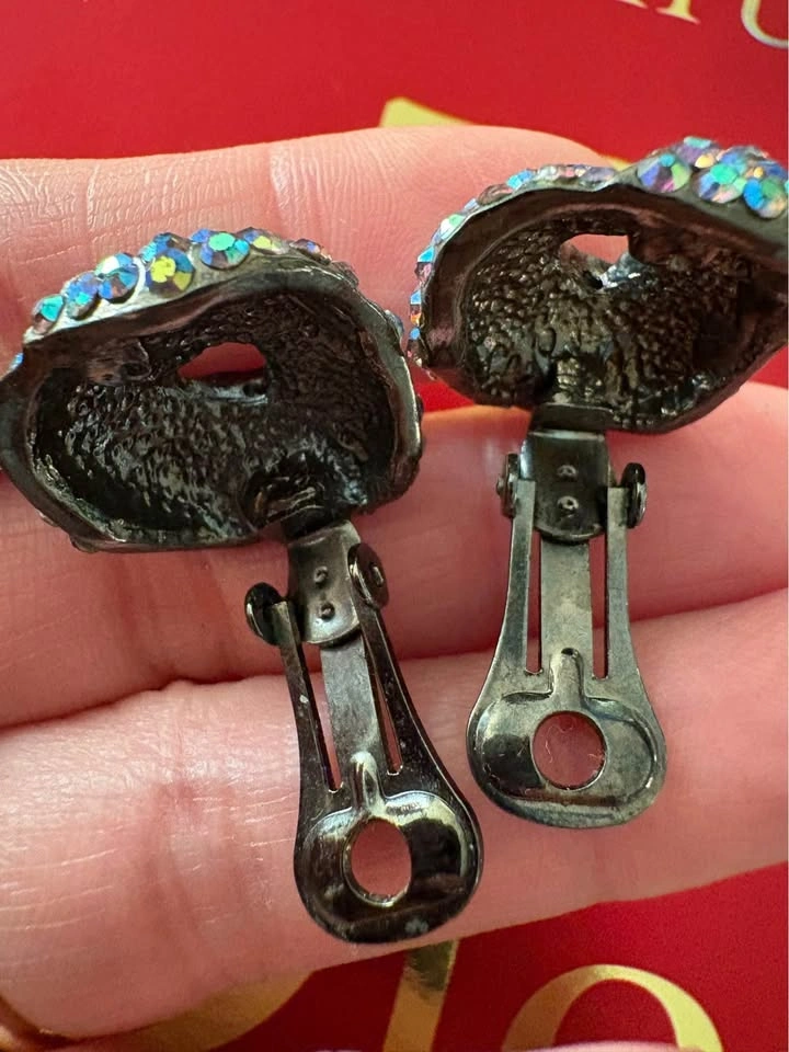 Vintage Clip Earrings Aurora Borealis Rhinestone & Gun Metal - photo 3