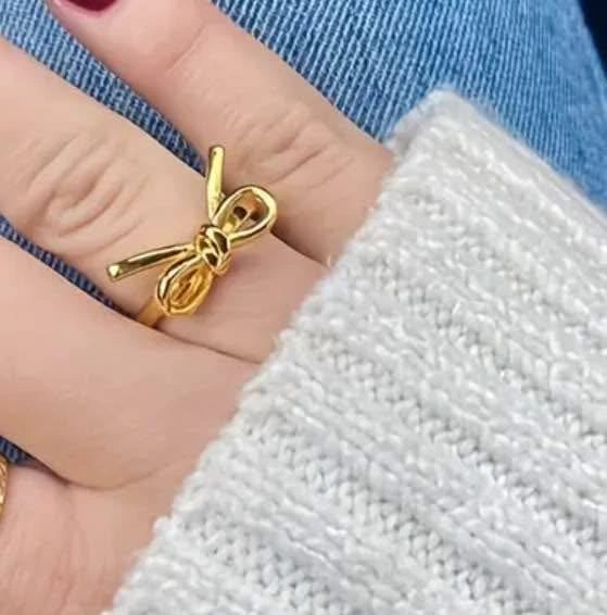 Gold Tone Bow Ring Size 7 - photo 2