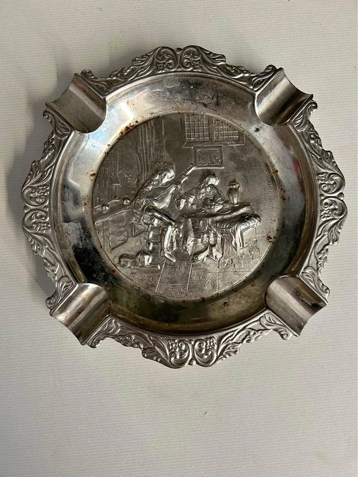 Vintage collectible Ash tray