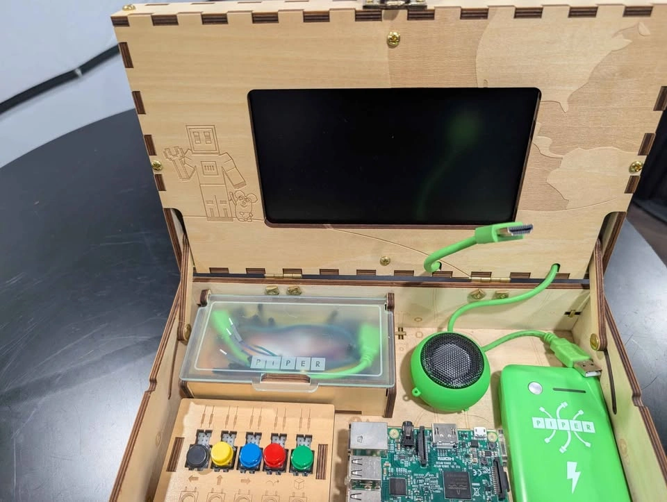 Piper Computer Kit – Educational Raspberry Pi DIY STEM Toy - photo 3