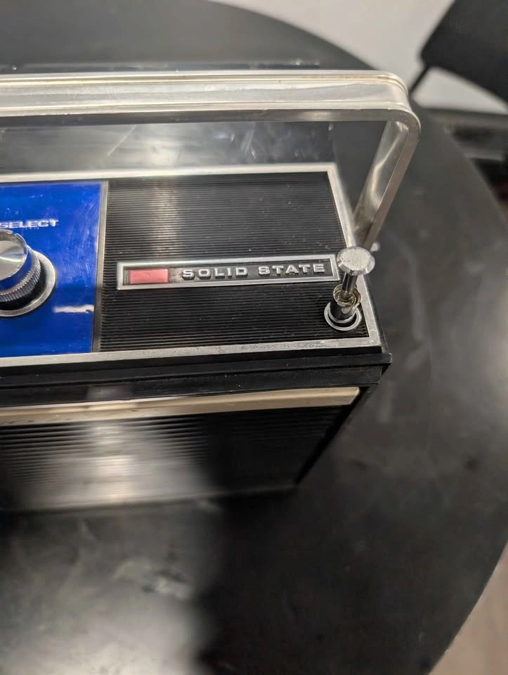 Vintage Lear Jet Stereo 8 Portable 8-Track Player / AM-FM Radio - photo 4