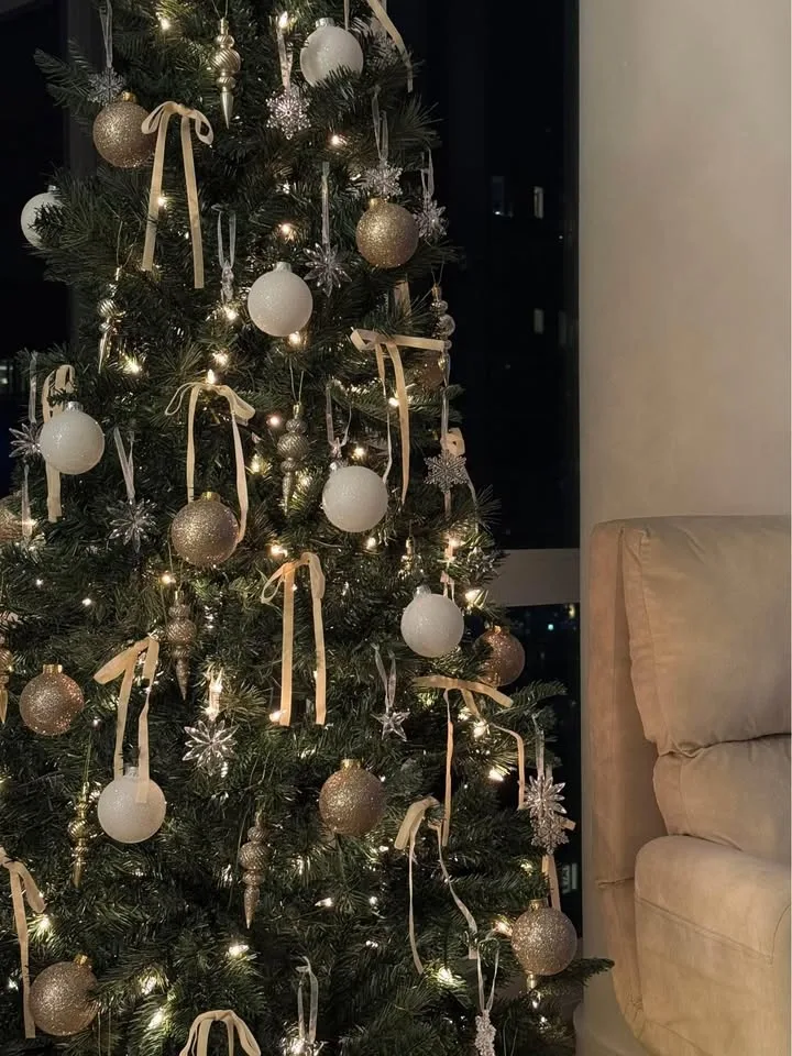 Moving sale - 5ft Christmas tree - photo 2