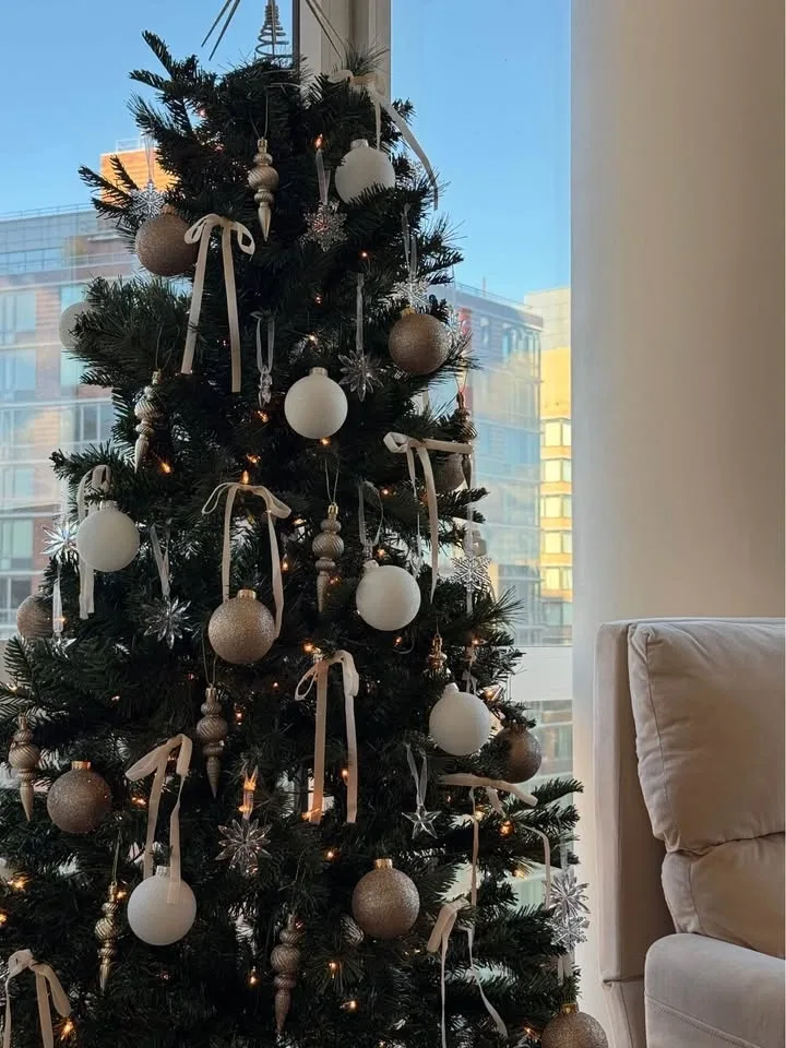 Moving sale - 5ft Christmas tree - photo 3
