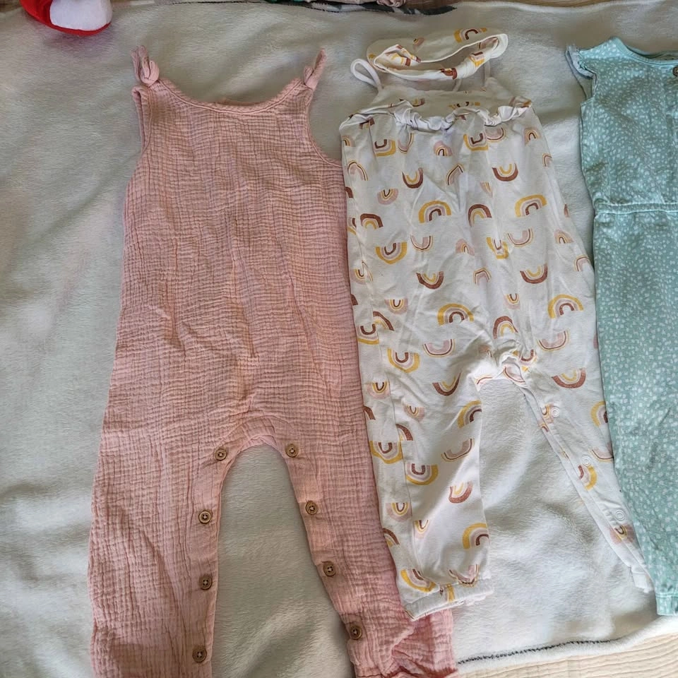 Toddler girl rompers size 24m - photo 3