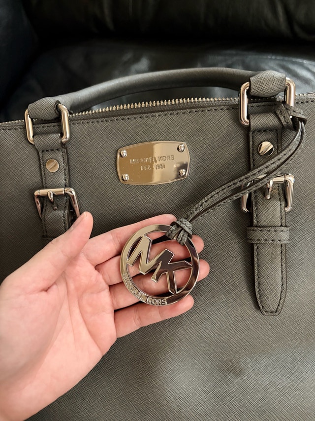 Large Grey Original Michael Kors Bag - photo 3