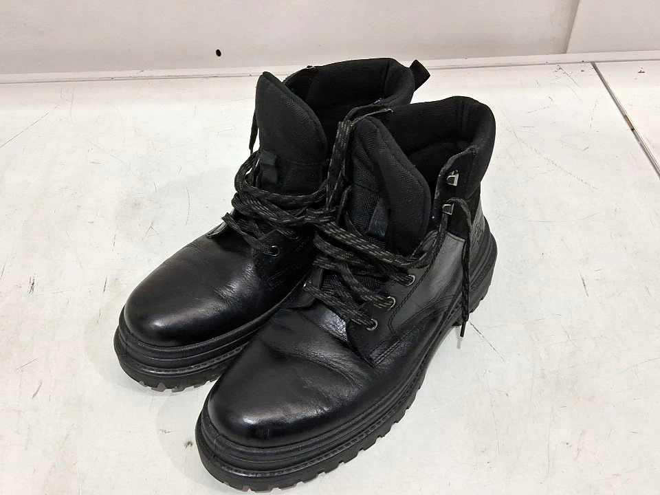 Men’s Kamik Grayson Boots Size 9 Black