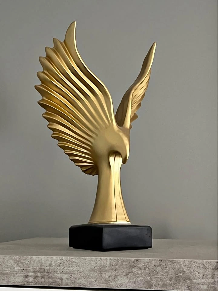 Eagle desk decoration