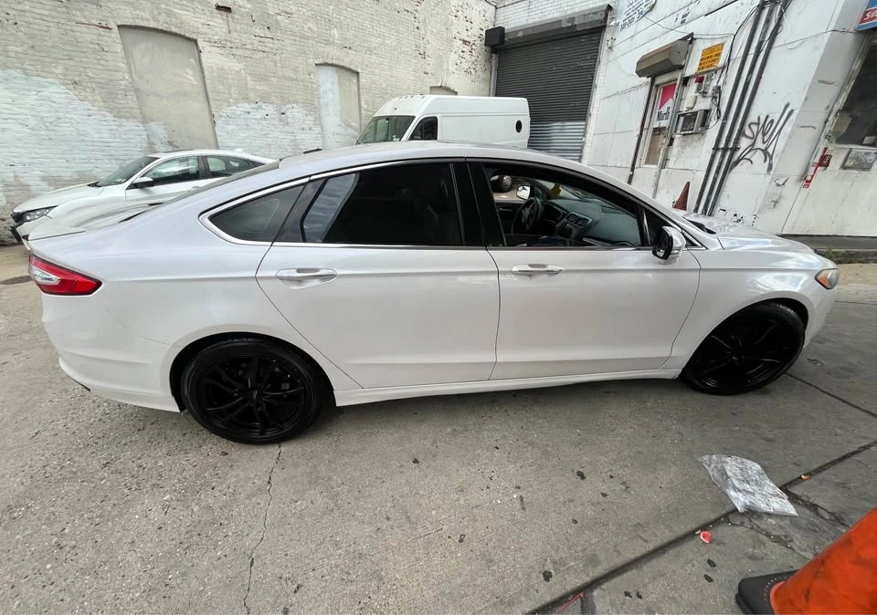 2014 Ford Fusion · Platinum - photo 2