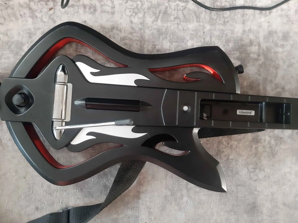 Nintendo Wii Guitar Hero Warriors of Rock Guitar Controller - photo 3