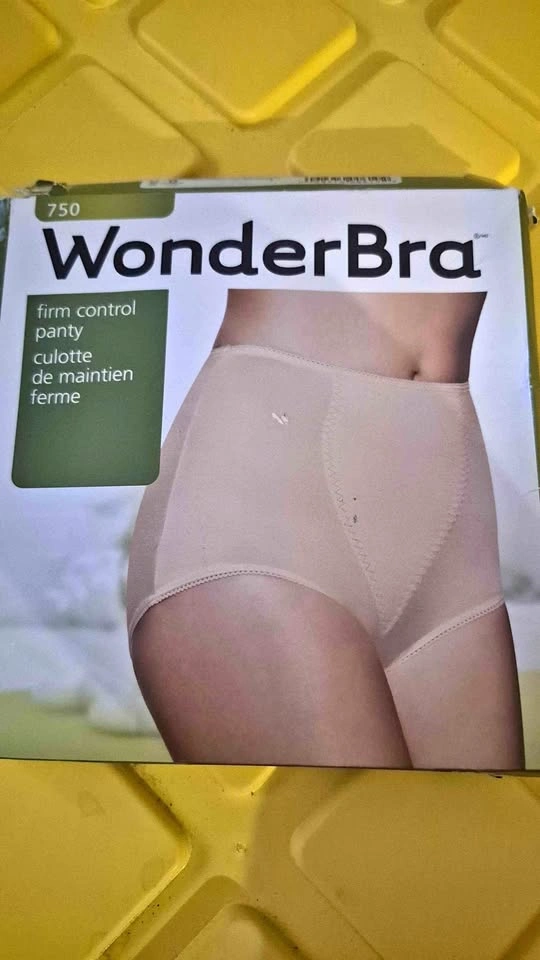 WonderBra 750 Firm Control Panty large sku 0597