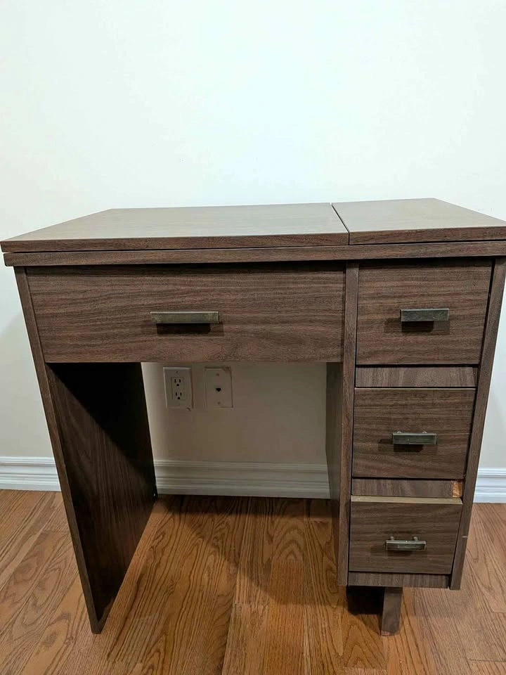 Expandable folding wooden desk / Craft table