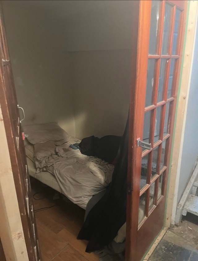 Unfurnished Basement Room For Rent ($900) (King Street West)