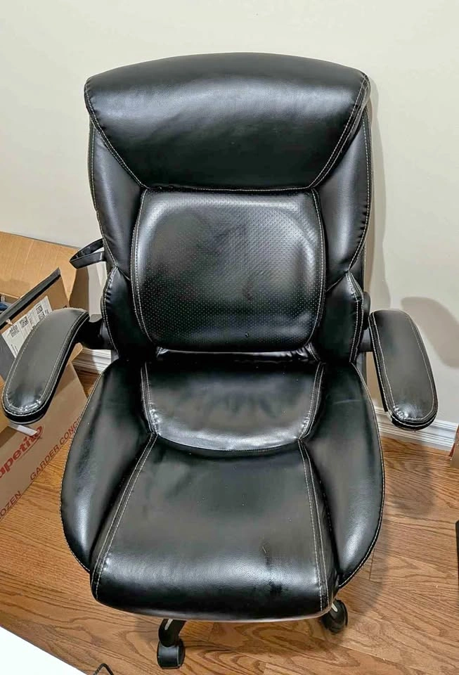 Black office chair