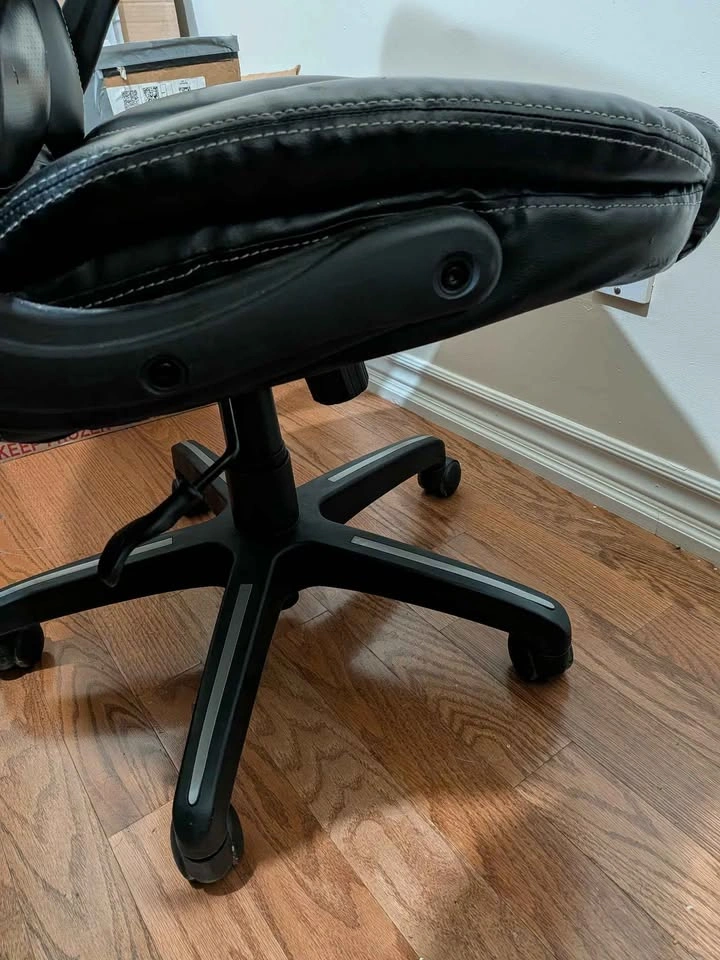 Black office chair - photo 5