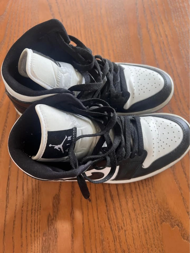 Jordan Air Jordan 1 Mid - photo 2