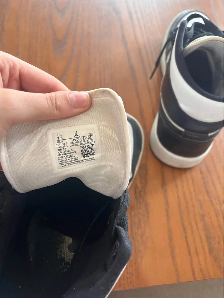 Jordan Air Jordan 1 Mid - photo 5