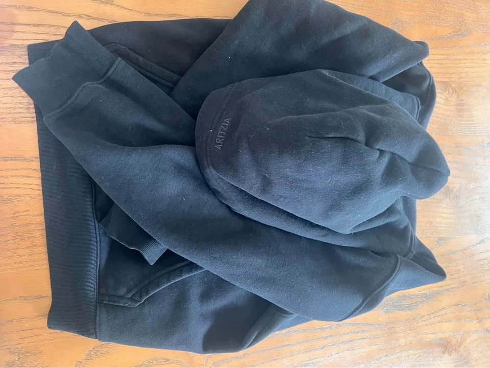 Aritzia Black Hoodie - photo 2